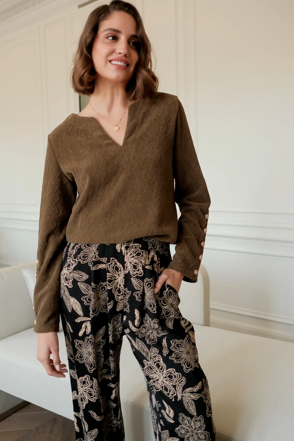 LOVIE – Langarmshirt mit goldenen Knöpfen