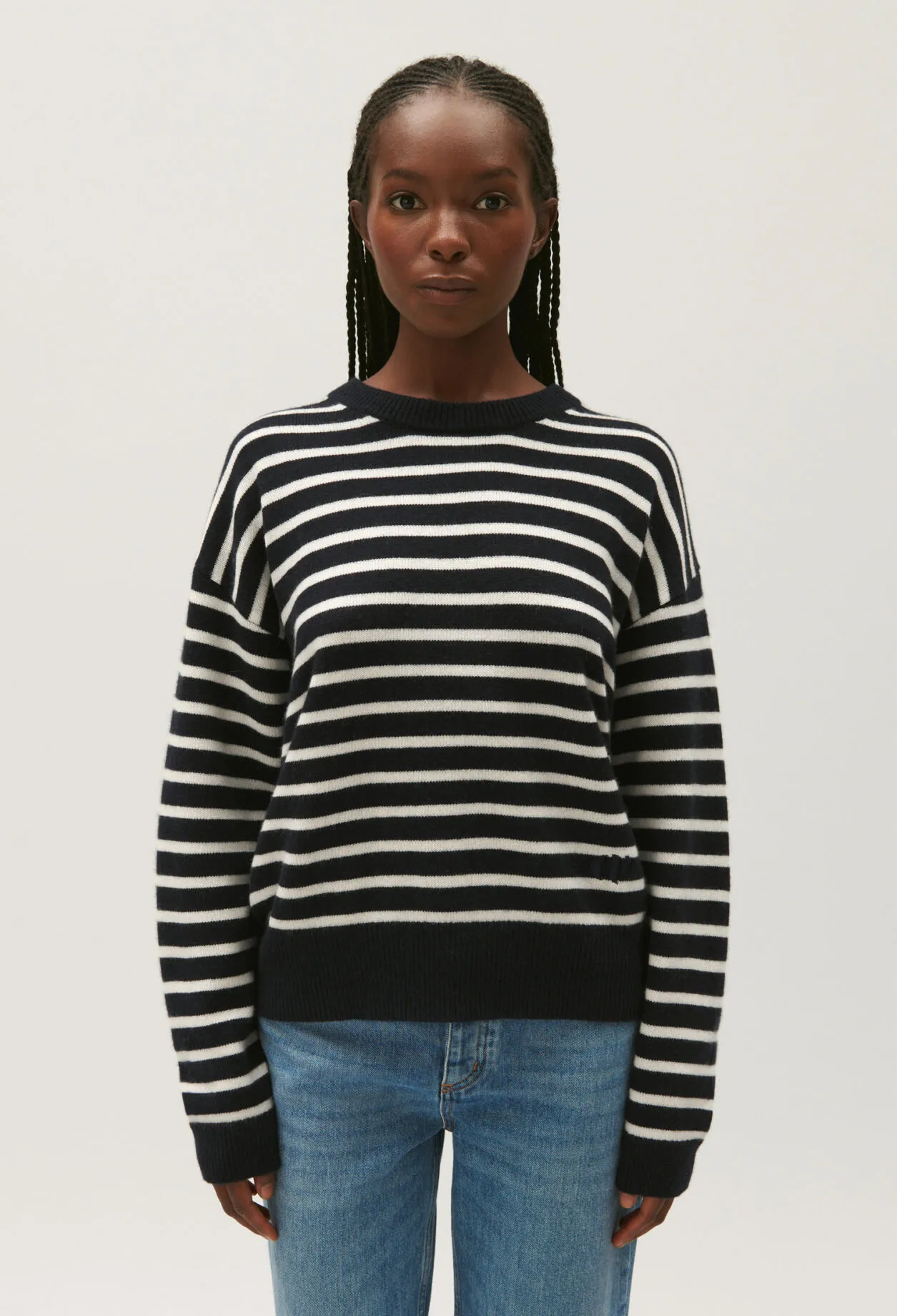 Zweifarbig gestreifter Kaschmirpullover